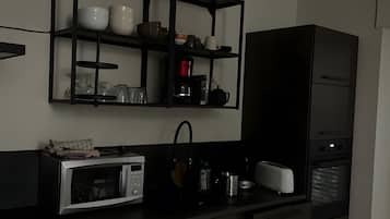 Køleskab, mikrobølgeovn, ovn, kogeplade