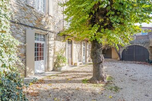 Exterior detail - Apartment 'Gite Vincent' with Mountain View, Private Pool and Wi-Fi (Vallon-Pont-d'Arc)