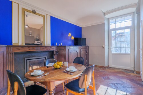 Gîte Yves Apartment with Park View, Private Pool, and Wi-Fi