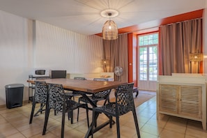Dining - Apartment 'Corinne' with Mountain View, Private Pool and Wi-Fi (Vallon-Pont-d'Arc)