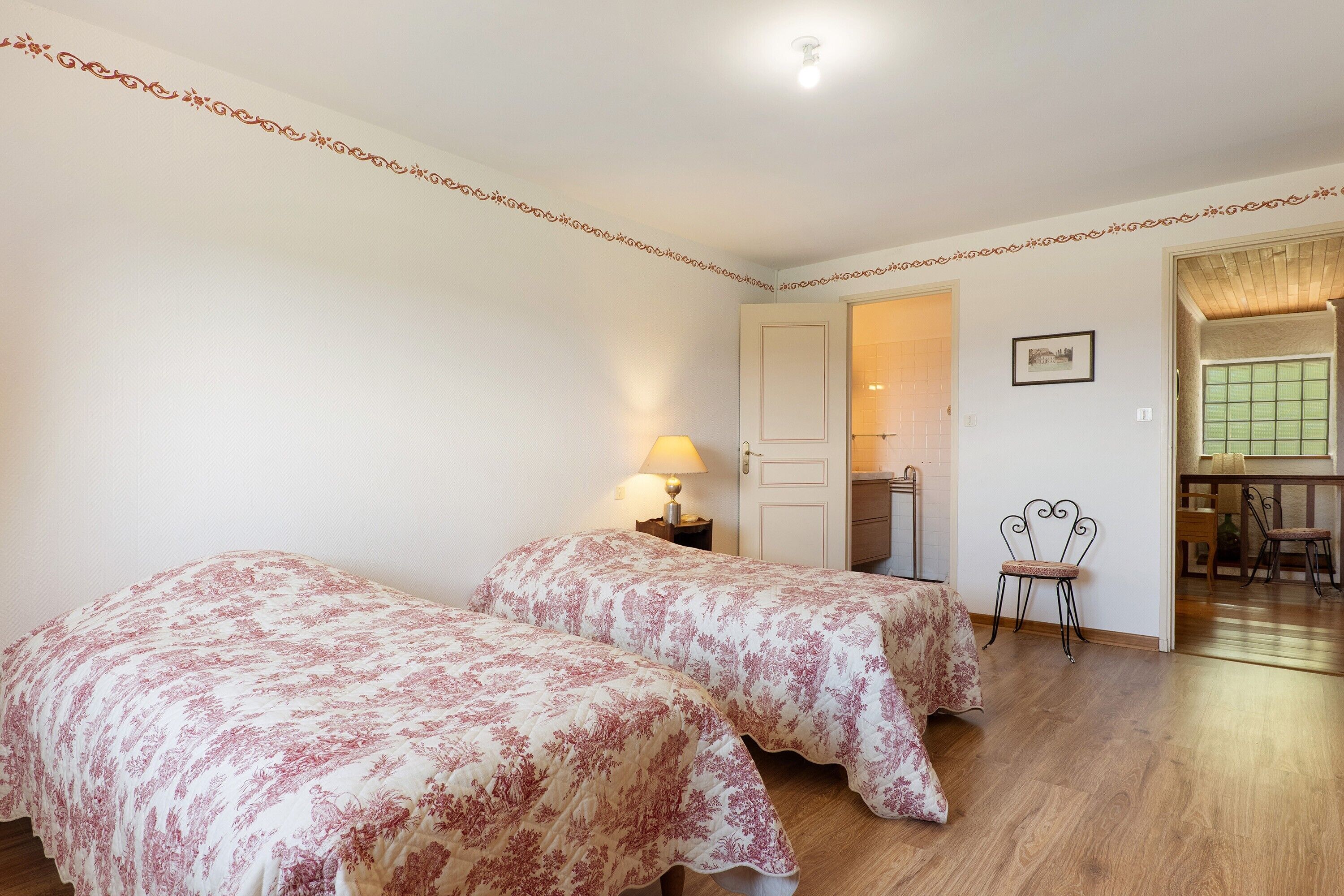 4 Schlafzimmer, Bügeleisen/Bügelbrett, Bettwäsche