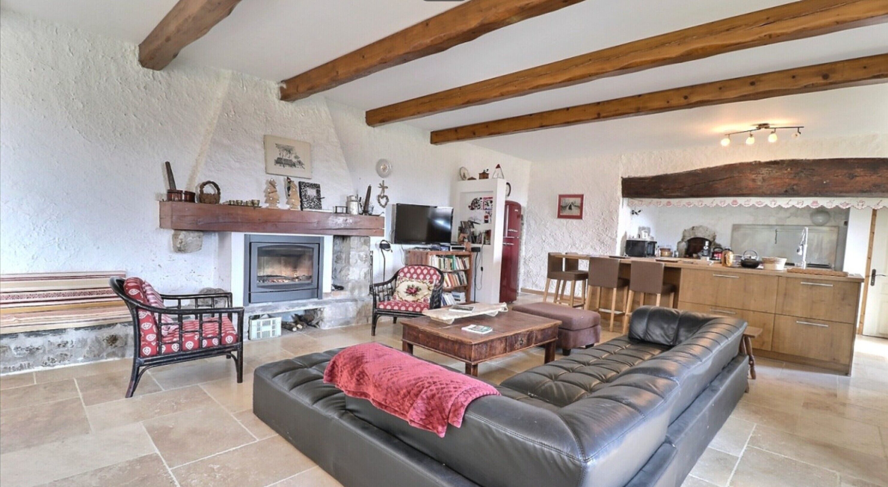 TV, fireplace, table tennis, stereo