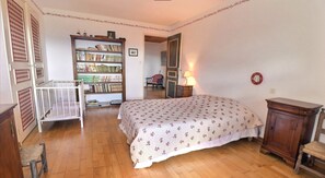 Tabla de planchar con plancha y wifi