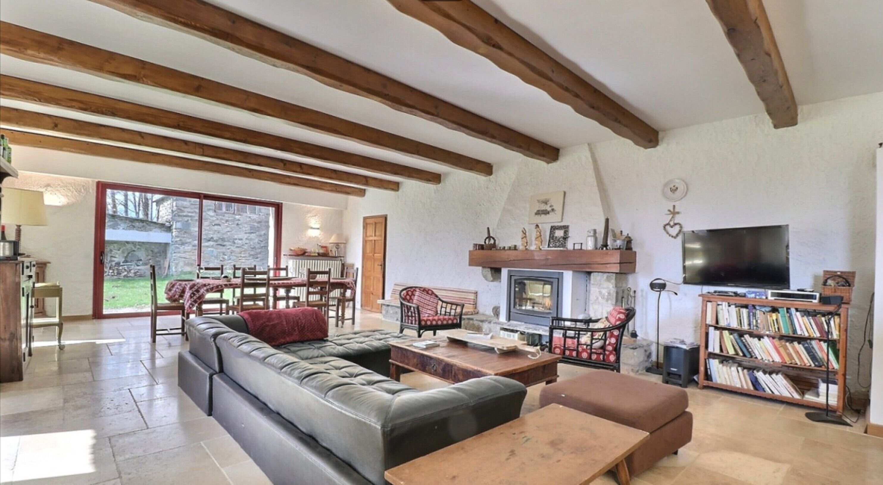 TV, fireplace, table tennis, stereo