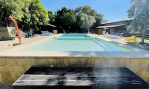 Pool - Gîte Mondrian in Vallon-Pont-d'Arc with Wi-Fi (Vallon-Pont-d'Arc)