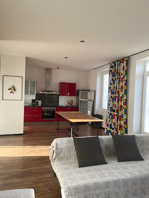 Interior - Gîte Mondrian in Vallon-Pont-d'Arc with Wi-Fi (Vallon-Pont-d'Arc)