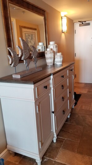 Interior - Luxury 2 Bedroom Townhse on the Beach w/ sliders &large windows facing the beach (Marco Island)
