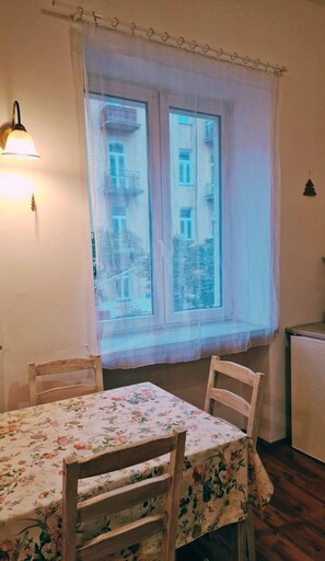 Interior - Przytulne Słoneczne Studio w centrum Pragi Północ w Warszawie. (Warszawa)