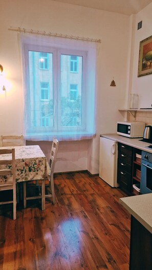 Dining - Przytulne Słoneczne Studio w centrum Pragi Północ w Warszawie. (Warszawa)