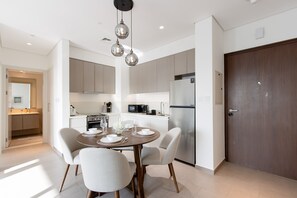 Dining - Stylish 1BR Near Dubai Hills Mall and Park (Dubai)