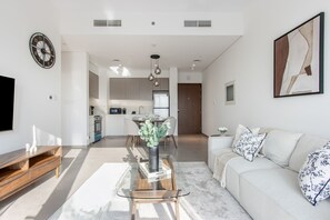 TV - Stylish 1BR Near Dubai Hills Mall and Park (Dubai)