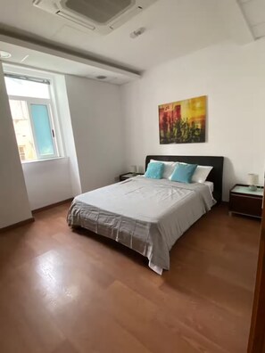 Bed sheets - Modern 2BR w/ Breathtaking Sea Views (Sliema)
