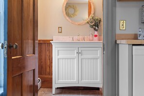 Interior - Town House on Baker River (Warren)