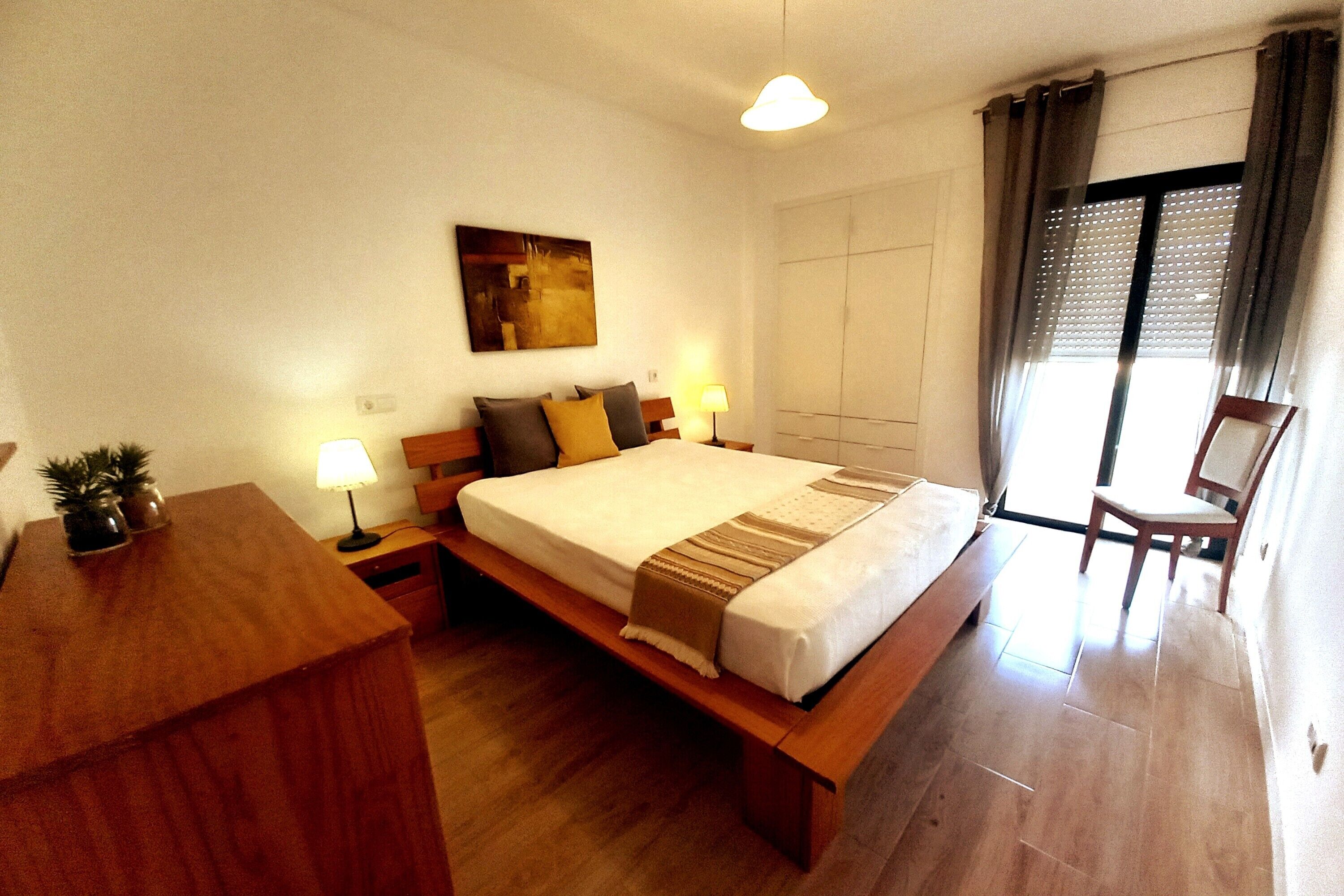 Iron/ironing board, WiFi, bed sheets