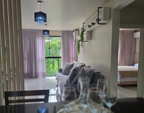 Smart TV - Private studio apartment for couples in the city center. (Bombinhas)