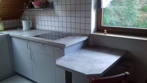 Refrigerador, microondas, placa de cocina, lavavajillas