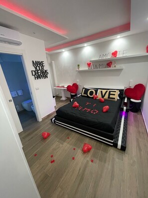 1 bedroom, WiFi, bed sheets - Two Hearts Suite - Deluxe Double Room (Ceglie del Campo)
