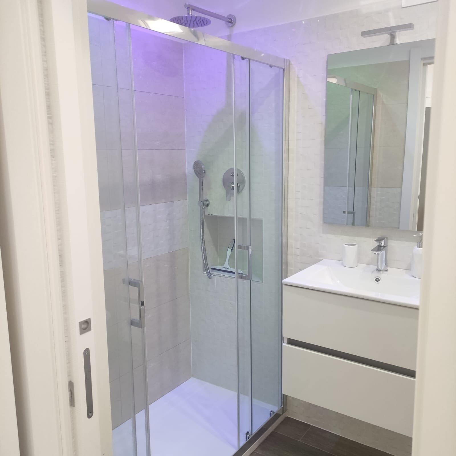 Doccia, asciugacapelli, bidet, asciugamani