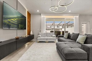 Smart TV - Last Minute Disney Getaway! Luxury Townhouse with Private Pool. Book Now! #147181 (Orlando)