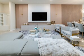 Smart TV - Last Minute Disney! Private Pool, Hot Tub, Game Room & Themed Bedrooms. Book Now! #WC206 (Orlando)