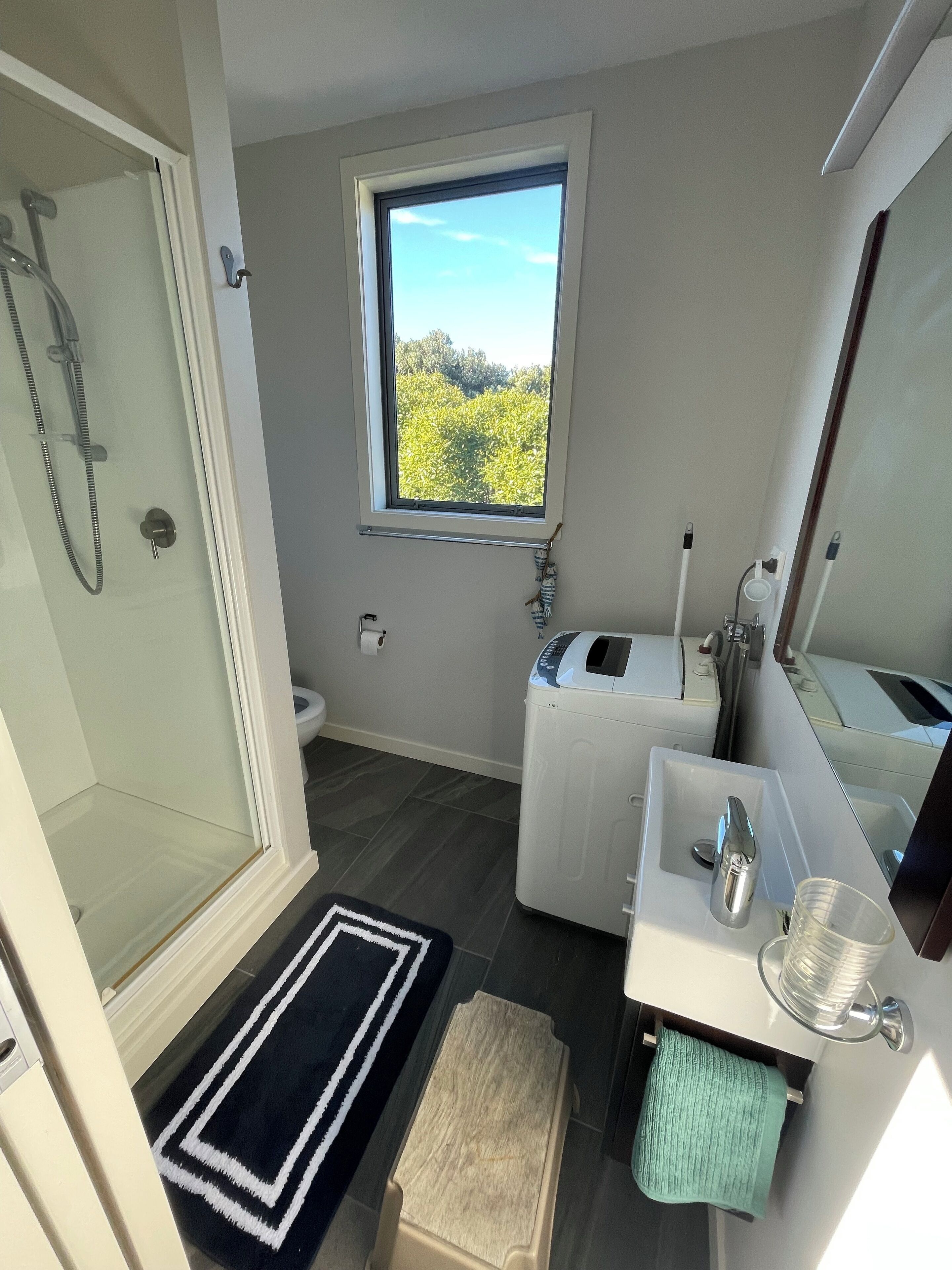 Serviettes fournies, savon, papier toilette