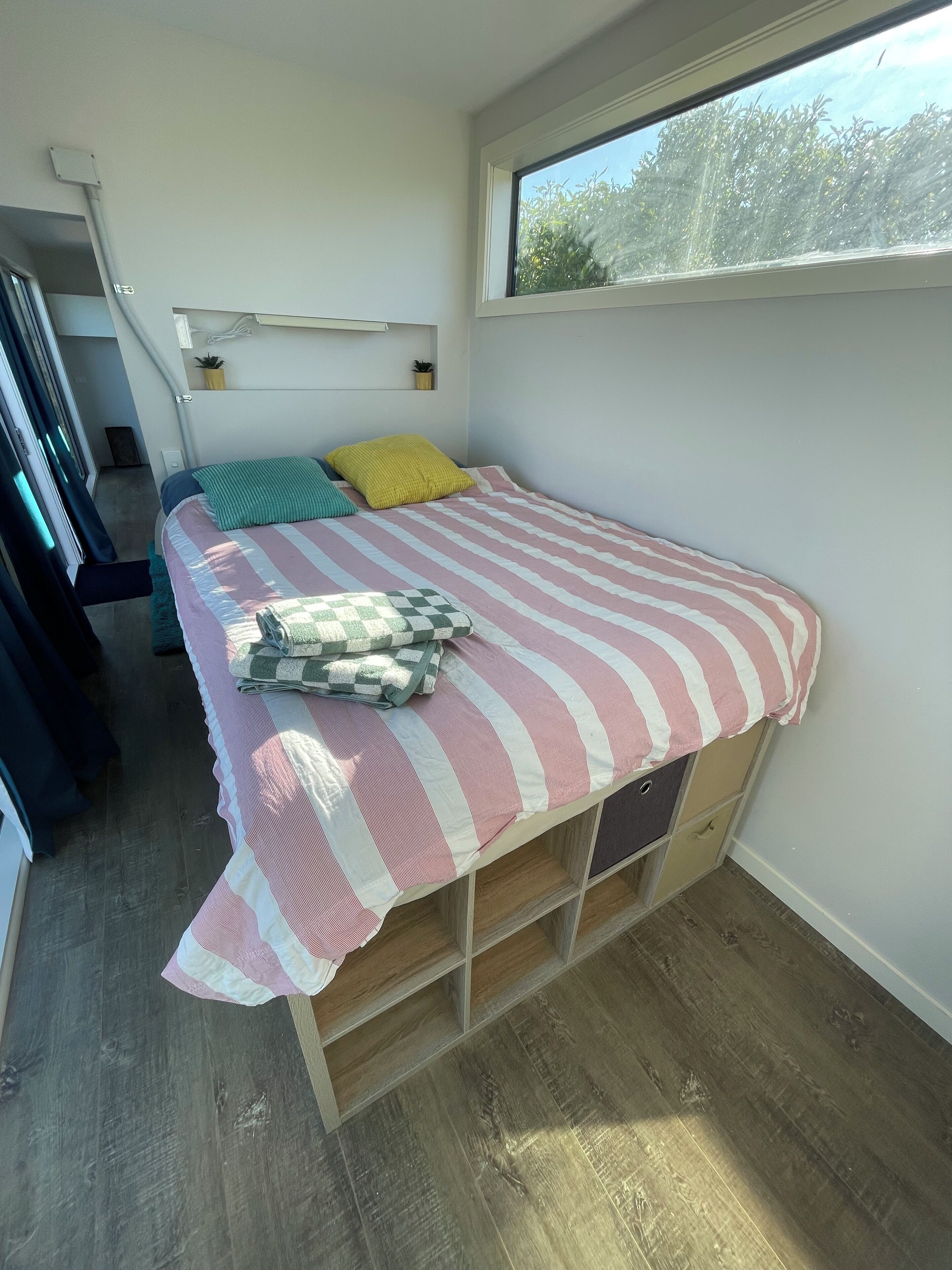 Acceso a internet y ropa de cama 