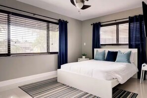 Iron/ironing board, Internet, bed sheets - The Sun House – The Waterfront Oasis (Wilton Manors)