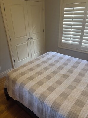 Fer et planche à repasser, Wi-Fi gratuit, draps fournis