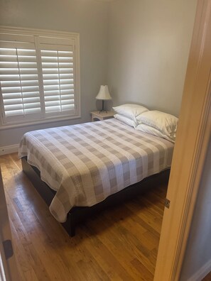 Fer et planche à repasser, Wi-Fi gratuit, draps fournis