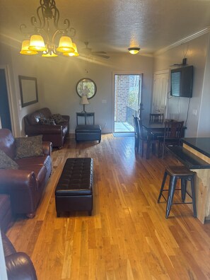 Télévision, cheminée