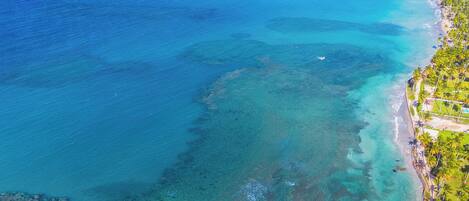 Beach nearby, sun loungers, beach towels