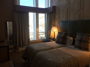 2 bedrooms, iron/ironing board, WiFi, bed sheets - HYATT MOUNTAIN LODGE FABULOUS SKI IN/OUT 2 BR/2 BA PENTHOUSE AT BEAVER CREEK (Beaver Creek)
