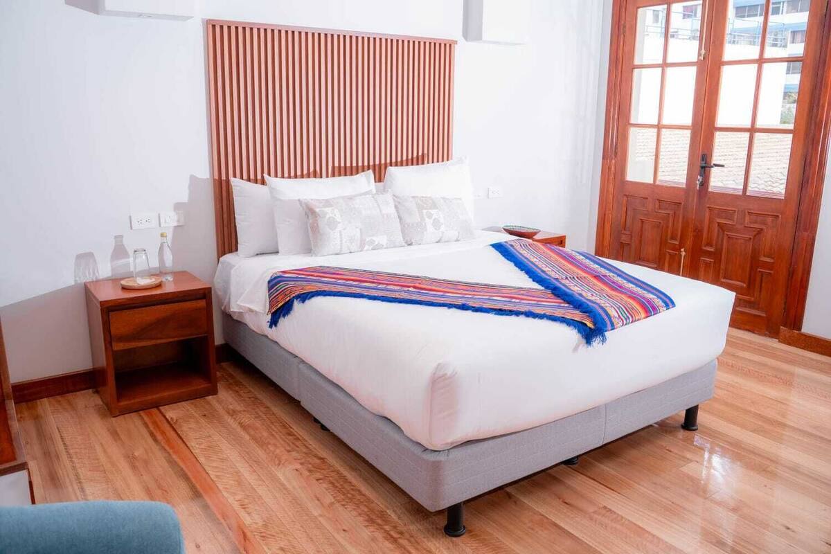 Blackout drapes, free WiFi