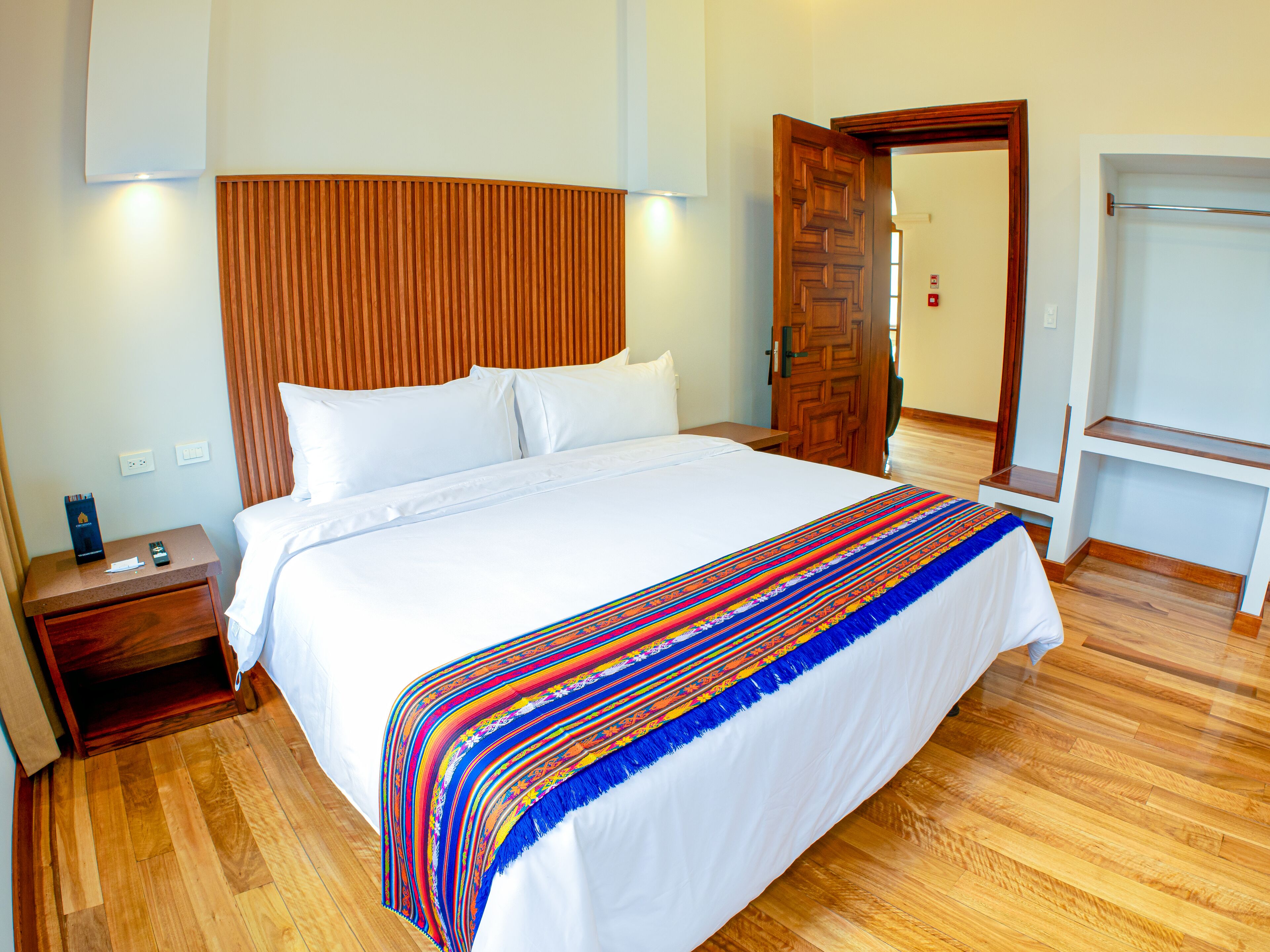 Cortinas blackout, wifi gratis y ropa de cama 