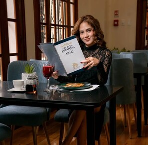 Free daily English breakfast  - Circasiana Palace Hotel Boutique (Quito)