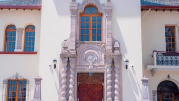 Fachada de la propiedad