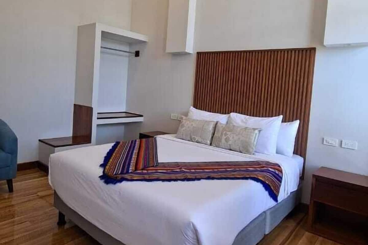 Blackout drapes, free WiFi