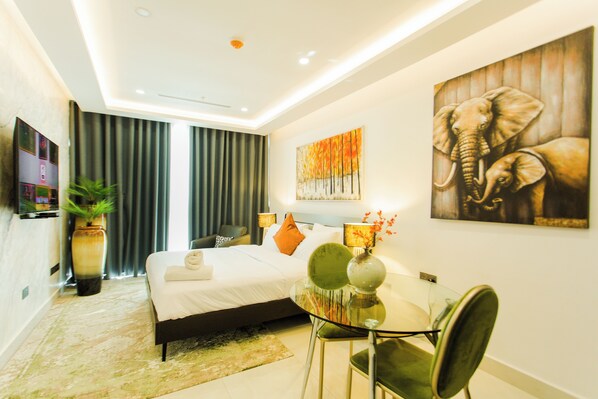 1 bedroom, in-room safe, iron/ironing board, free WiFi - Luxury King Studio at Kass (Accra)