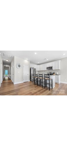 Serene 3-bedroom house in charming Hickory