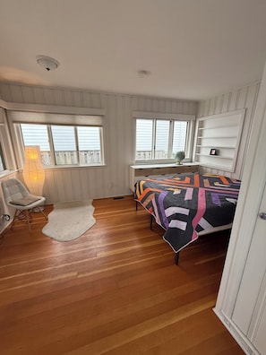 WiFi, bed sheets - Cute 3-bedroom cottage in SW Portland Hills for your getaway (Portland)