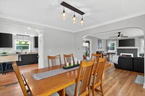 Dining - Warm and Inviting 3BR Craftsman with Big Kitchen (Vancouver)
