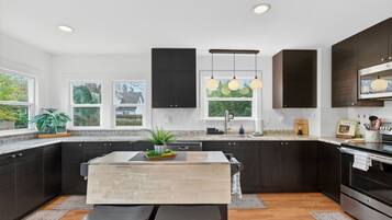 Refrigerador, microondas, horno, placa de cocina