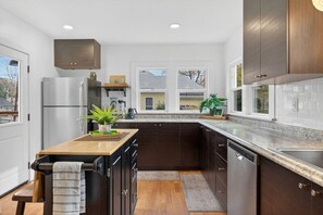 Refrigerador, microondas, horno, placa de cocina