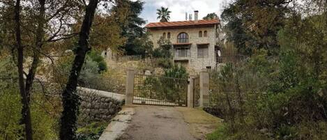 Bagian depan properti