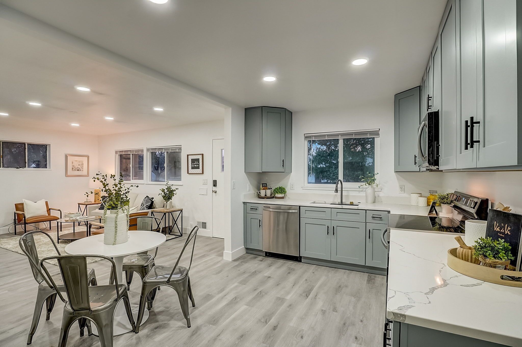 Micro-ondes, four, plaque de cuisson, lave-vaisselle