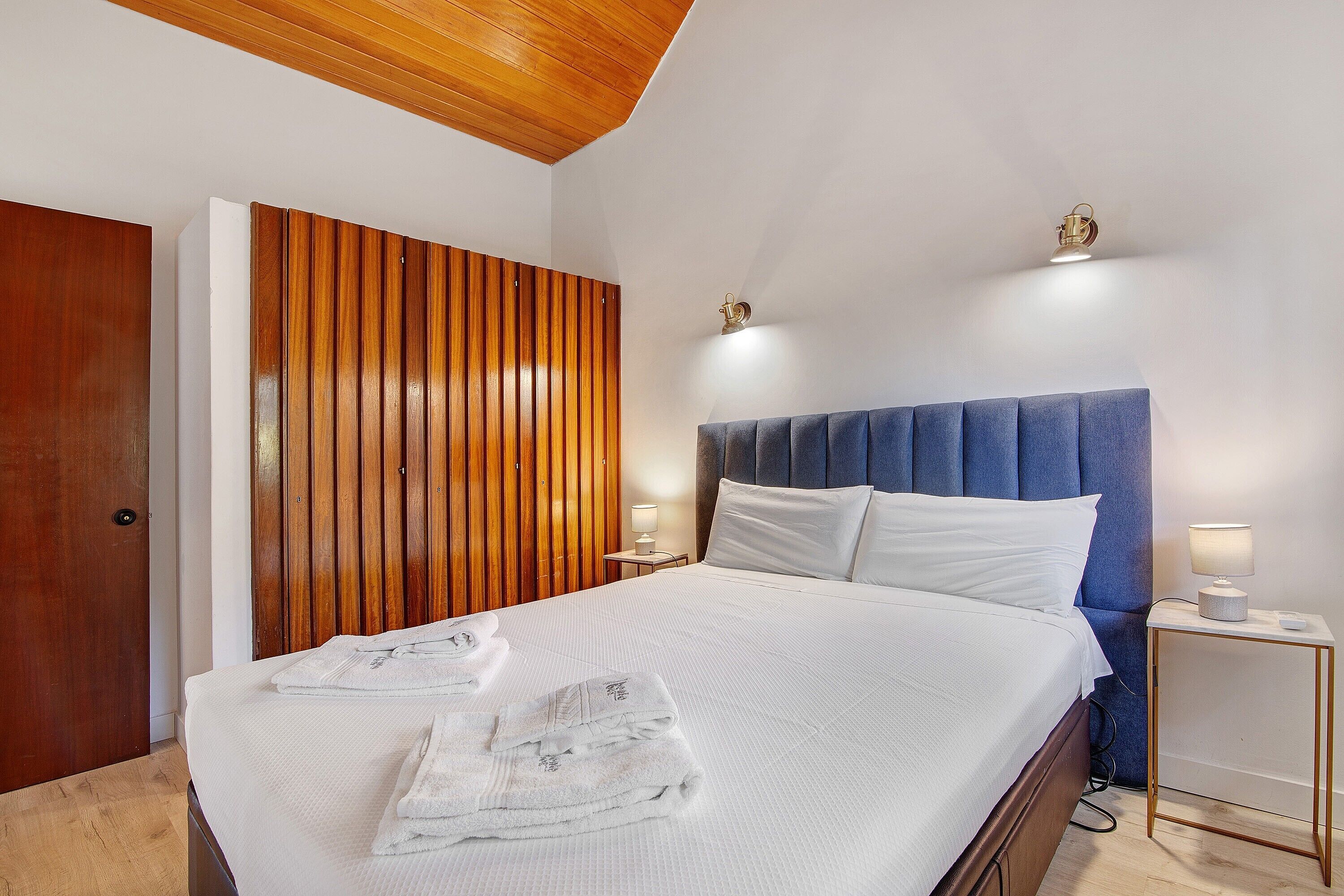 4 chambres, fer et planche à repasser, Wi-Fi, draps fournis