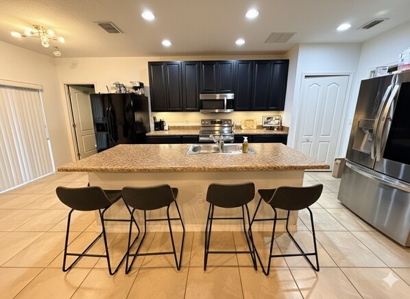 Mikrobølgeovn, ovn, kogeplade, opvaskemaskine