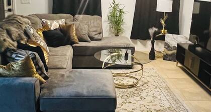 Charming 3-bedroom house with AC in peaceful neighborhood, minutes from Disney!