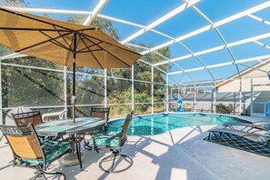 Outdoor pool, a heated pool - Paradise Found! PRIVATE Pool Home Near Disney! FREE Pool Heat, Sleeps 7, Lake! (Kissimmee)