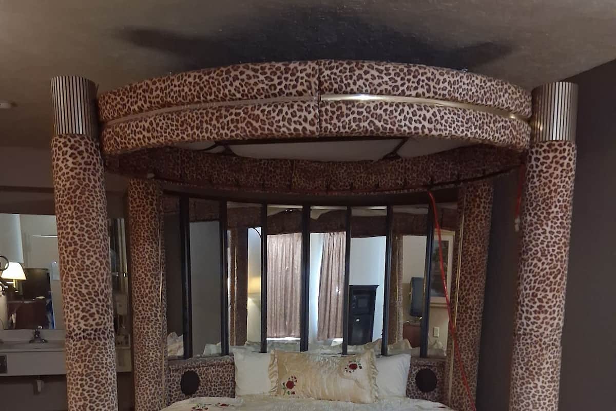 Honeymoon Room | Bed sheets